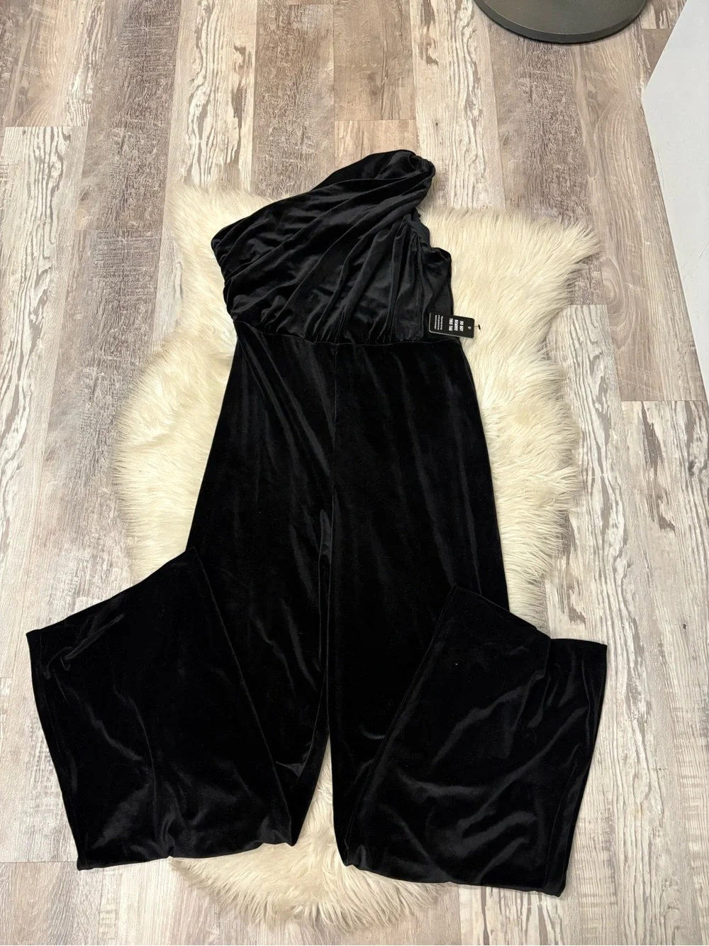 NWT Express velvet Black One-Shoulder Wide-Leg Jumpsuit Sz Medium